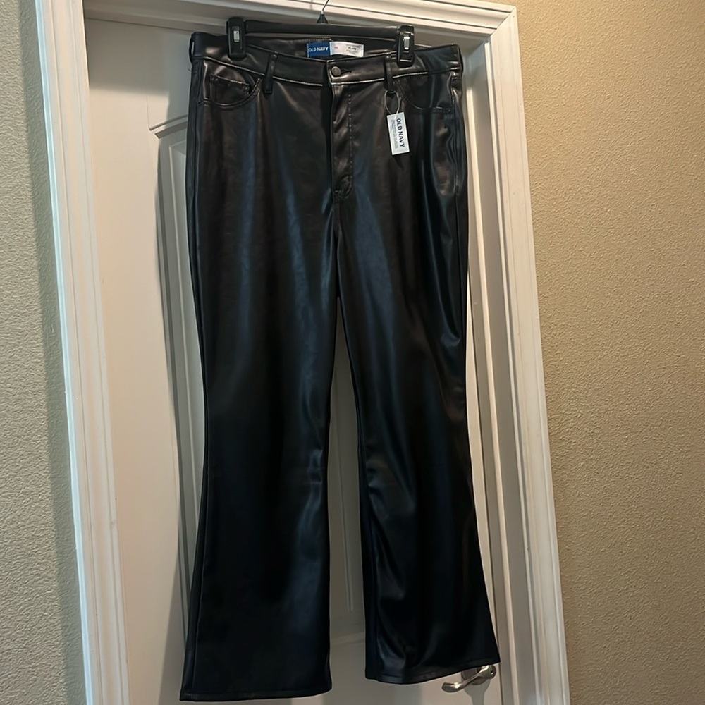 BNWT Old Navy Higher High-Rise Flare Pleather Pants-Size 14